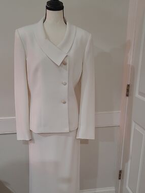 Le Suit Women's Ivory Two-Piece Skirt Suit Blazer